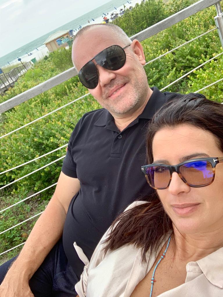 Pedro Cabrera Scheider era el esposo de Angélica Behm (q.e.p,d.), una de las latinas más influyentes en el mundo inmobiliario en el sur de Florida, quien le heredó el liderazgo del A.Team, que sigue cosechando éxitos. Así la recuerda.